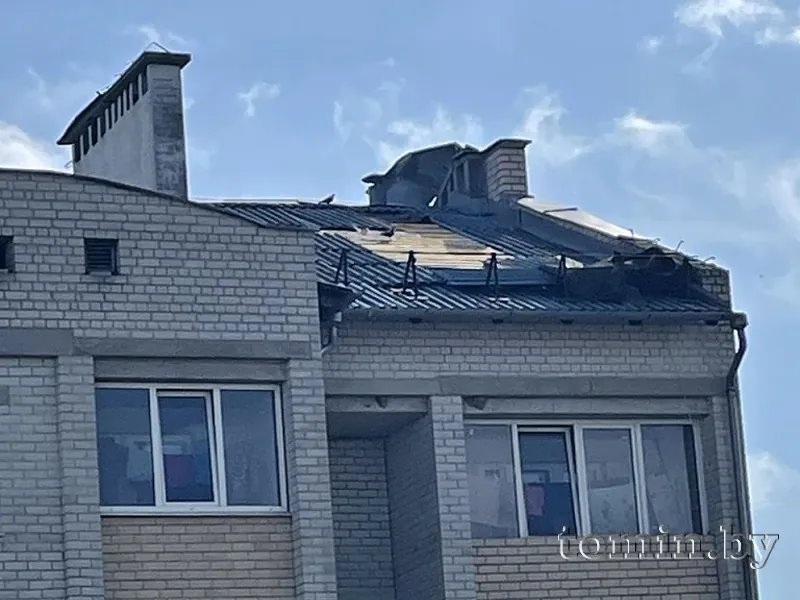 В Брестском районе гроза обесточила 14 населенных пунктов, с трех домов сорвало крыши В Брестском районе гроза обесточила 14 населенных пунктов, с трех домов сорвало крыши