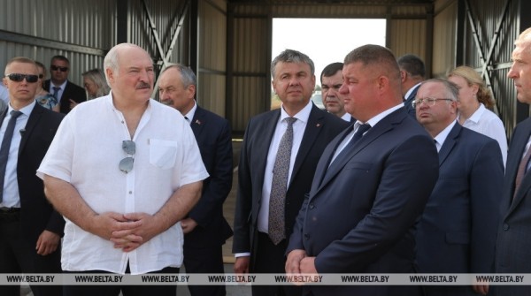 Александр Лукашенко с рабочей поездкой прибыл в Брестскую область. Подробности