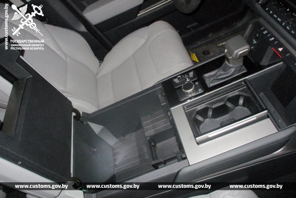 В ж/д вагоне, который должен был быть пустым, нашли автомобили на 500 тысяч долларов В ж/д вагоне, который должен был быть пустым, нашли автомобили на 500 тысяч долларов