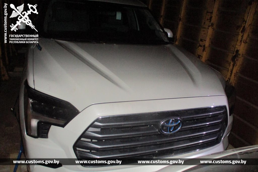 В ж/д вагоне, который должен был быть пустым, нашли автомобили на 500 тысяч долларов В ж/д вагоне, который должен был быть пустым, нашли автомобили на 500 тысяч долларов