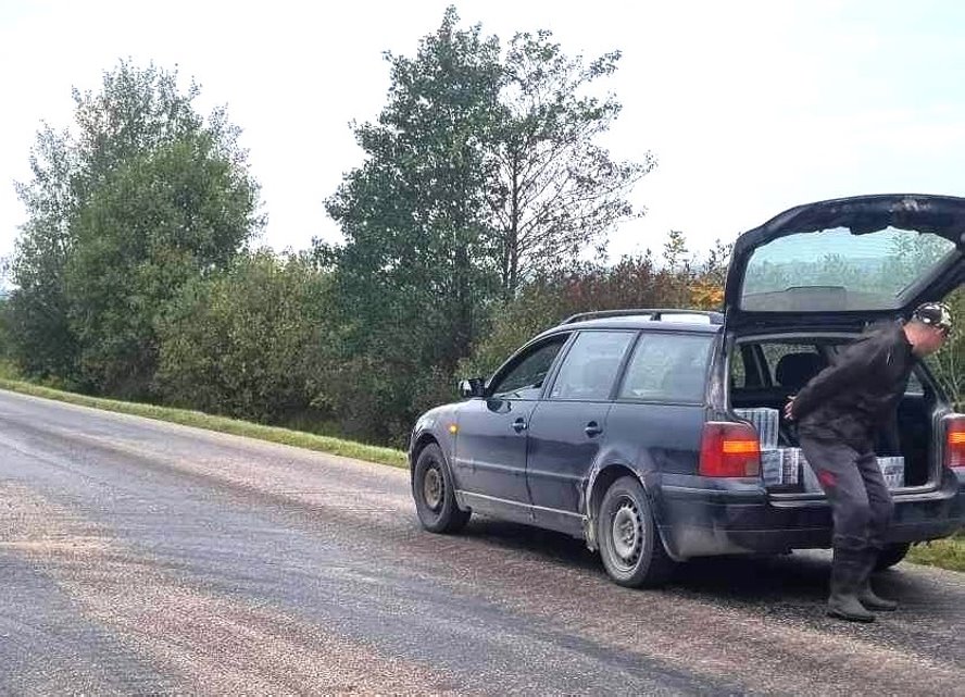 В багажнике авто было 1700 пачек контрабандных сигарет. Литовские пограничники задержали белоруса