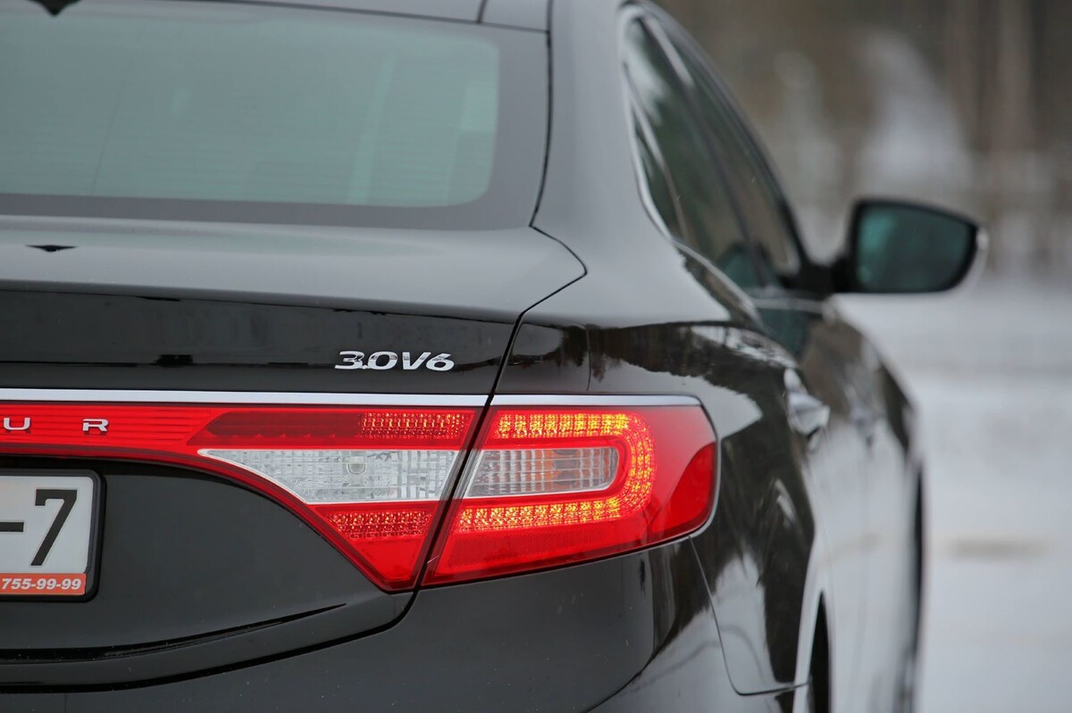 «Отъездил десять лет и ни на секунду не пожалел!». Белорус о владении корейским бизнес-седаном Hyundai Grandeur