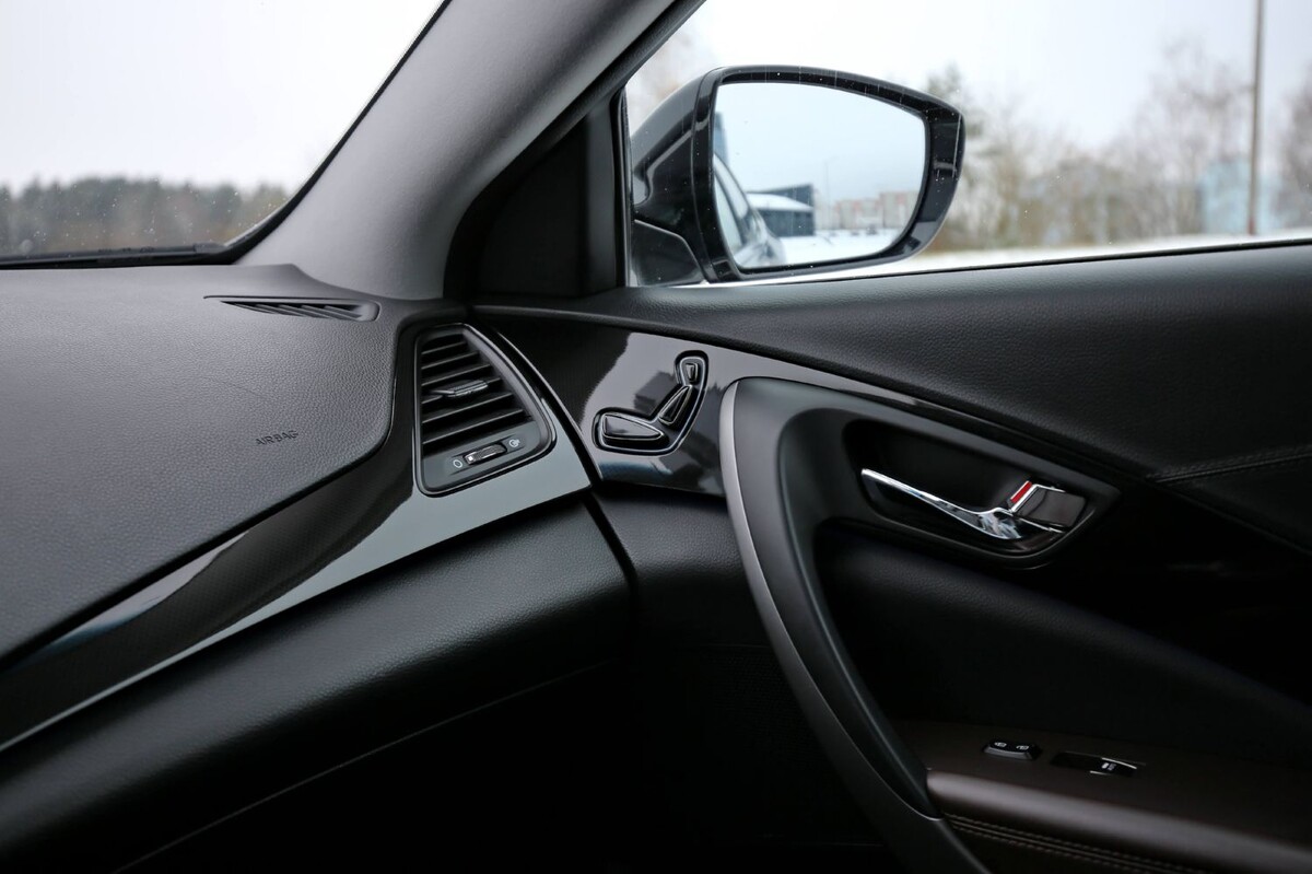 «Отъездил десять лет и ни на секунду не пожалел!». Белорус о владении корейским бизнес-седаном Hyundai Grandeur