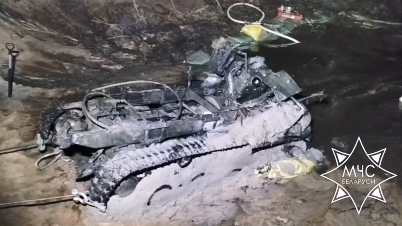 Этот тягач пролежал в реке в Гродненской области более 80 лет. Его вытянули наружу