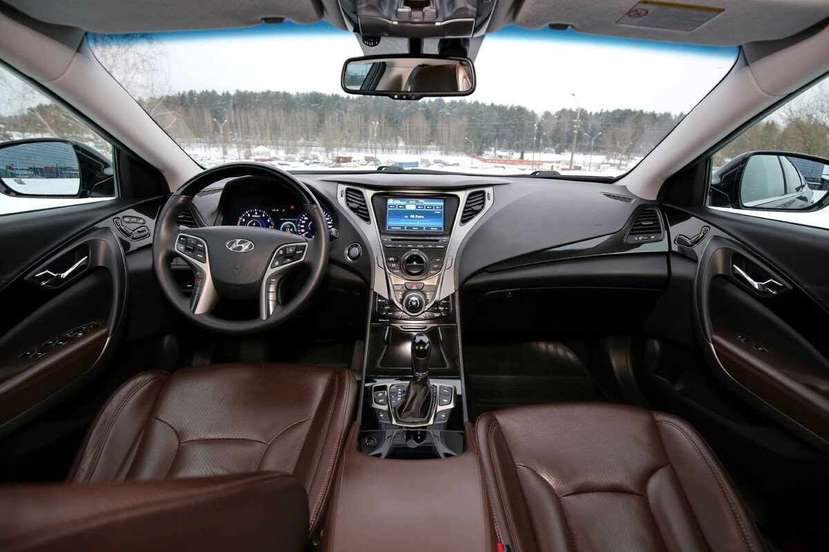 «Отъездил десять лет и ни на секунду не пожалел!». Белорус о владении корейским бизнес-седаном Hyundai Grandeur