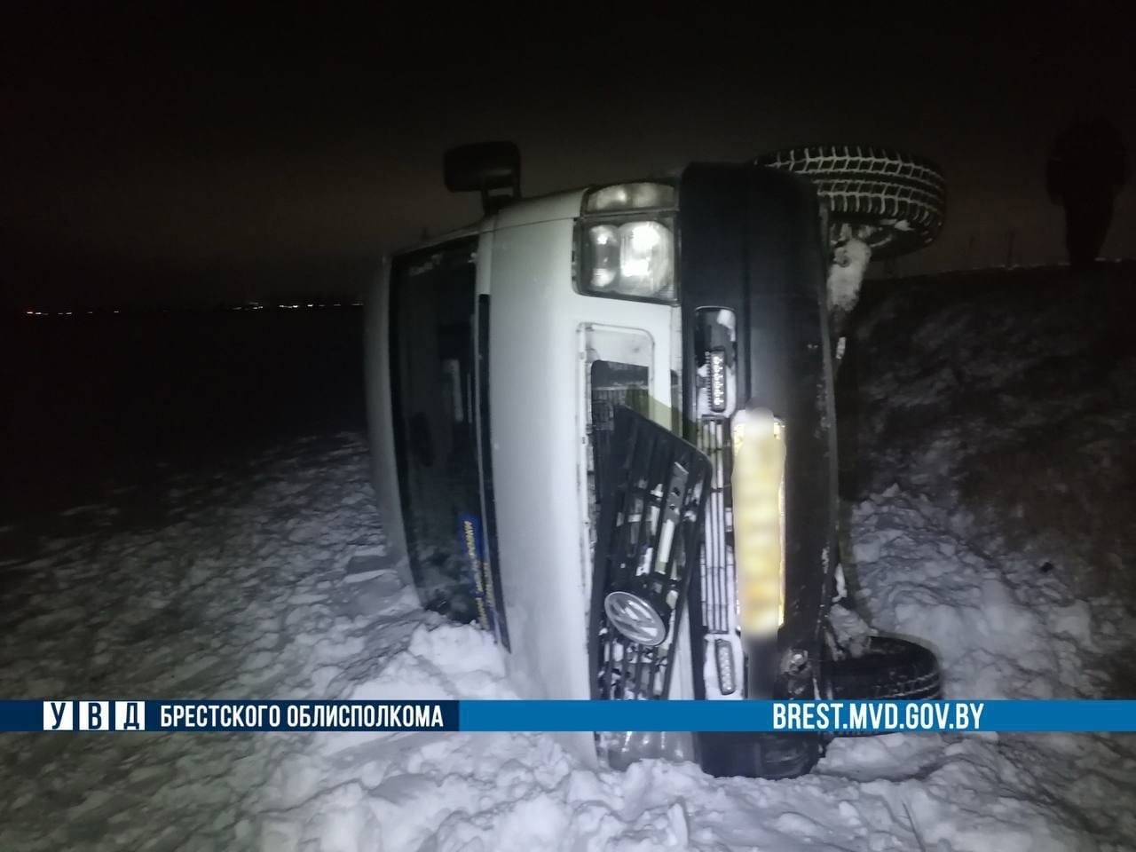 Микроавтобус с пассажирами опрокинулся в Брестской области
