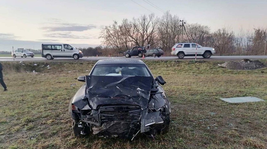 Три легковушки столкнулись под Брестом, один из водителей госпитализирован