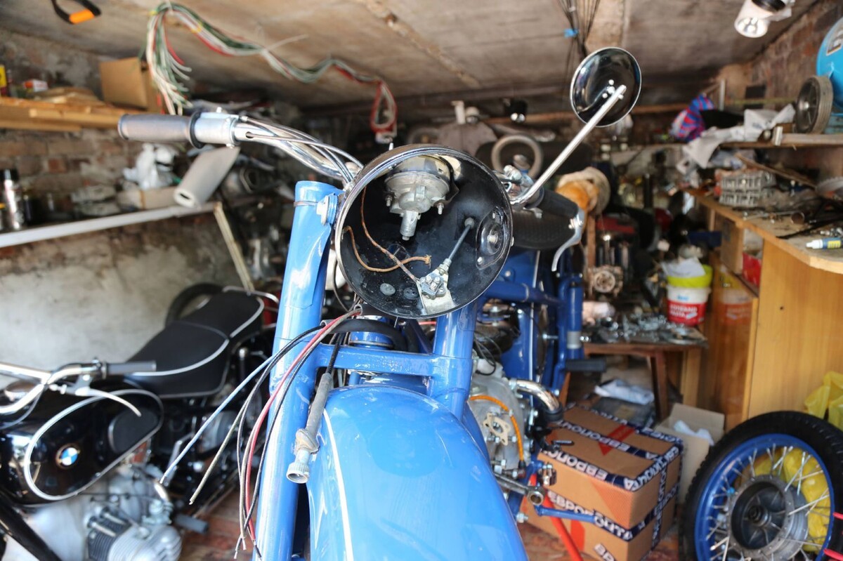 «По фотографиям сделал станок для оплётки тросов». Белорус показал реставрированный мотоцикл М-72Н 1958 г. в. «По фотографиям сделал станок для оплётки тросов». Белорус показал реставрированный мотоцикл М-72Н 1958 г. в.