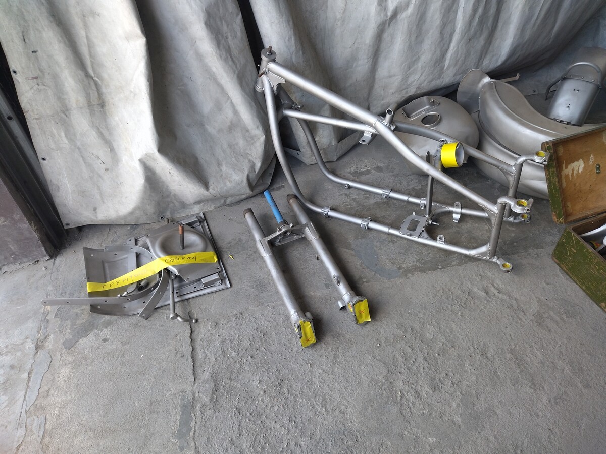 «По фотографиям сделал станок для оплётки тросов». Белорус показал реставрированный мотоцикл М-72Н 1958 г. в. «По фотографиям сделал станок для оплётки тросов». Белорус показал реставрированный мотоцикл М-72Н 1958 г. в.