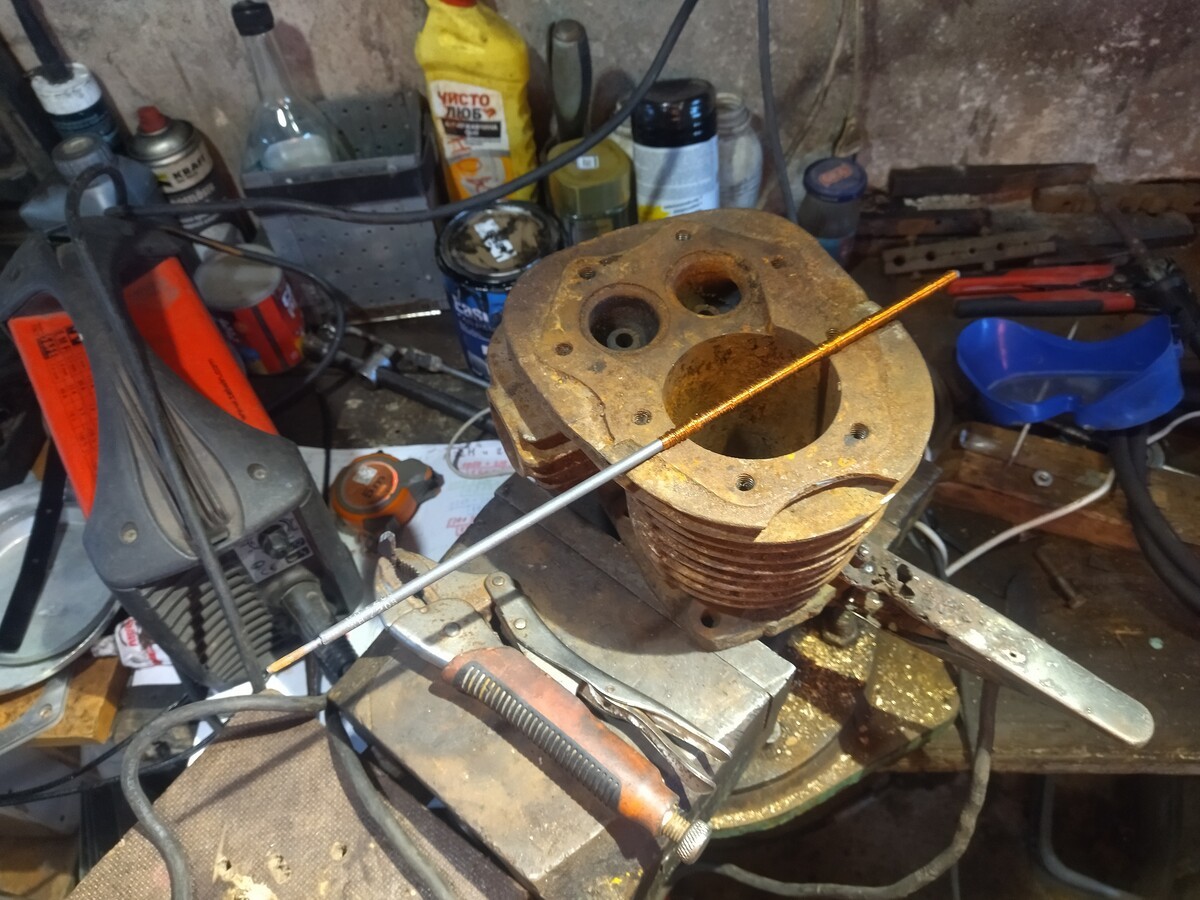 «По фотографиям сделал станок для оплётки тросов». Белорус показал реставрированный мотоцикл М-72Н 1958 г. в. «По фотографиям сделал станок для оплётки тросов». Белорус показал реставрированный мотоцикл М-72Н 1958 г. в.