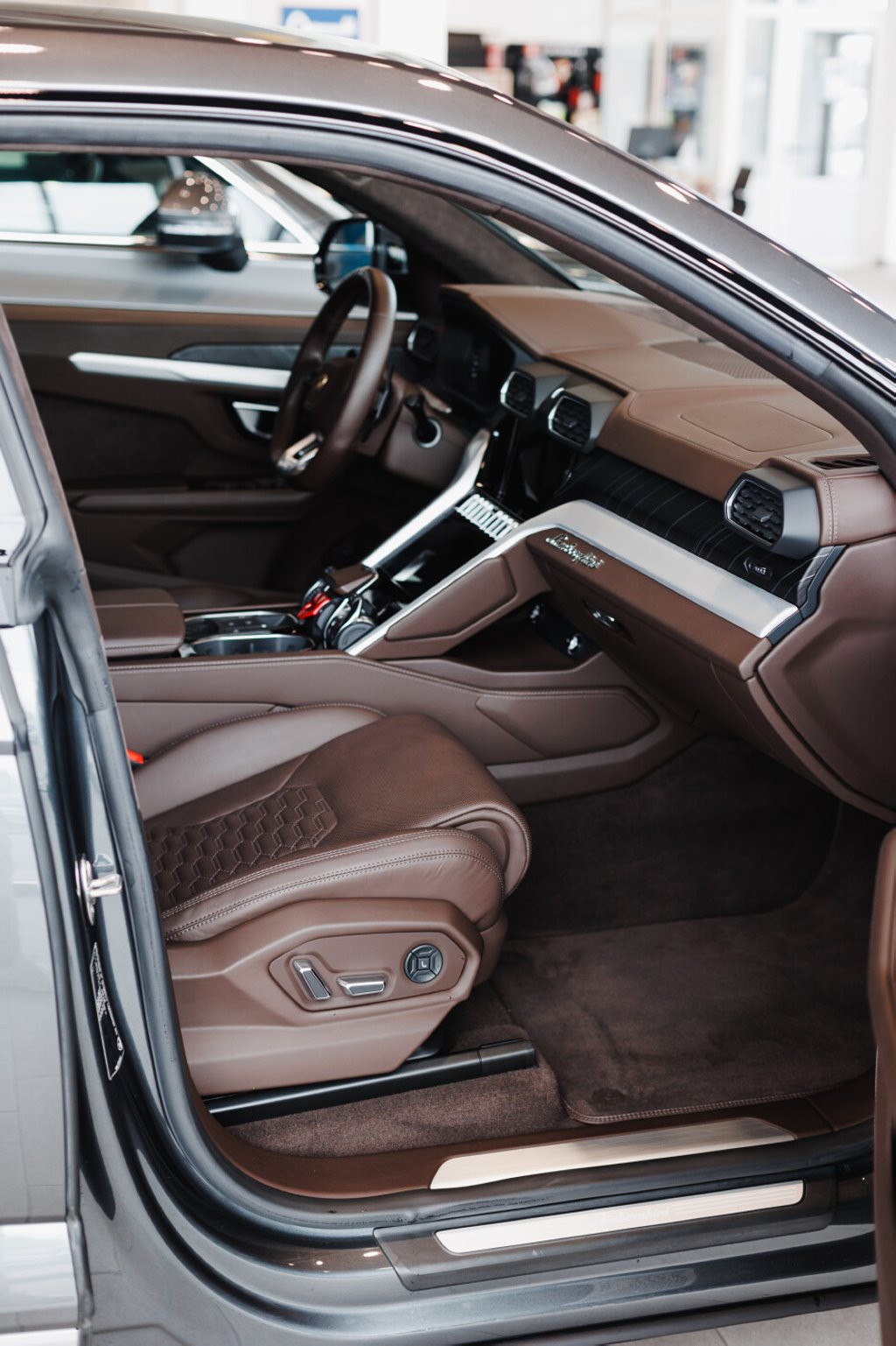 В Пинске продают Lamborghini Urus. Цена впечатляет