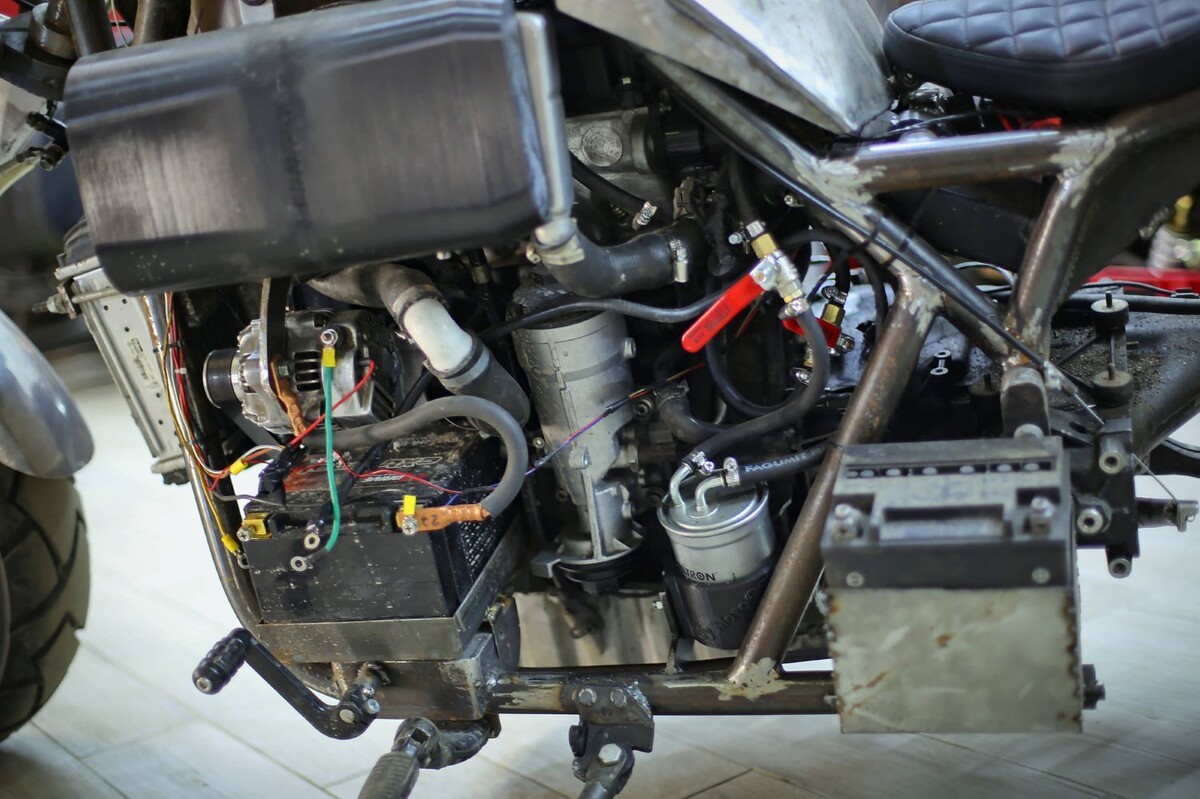 Рассказываем, как белорус примостил мотор 1.4 TDI от VW Polo на мотоцикл