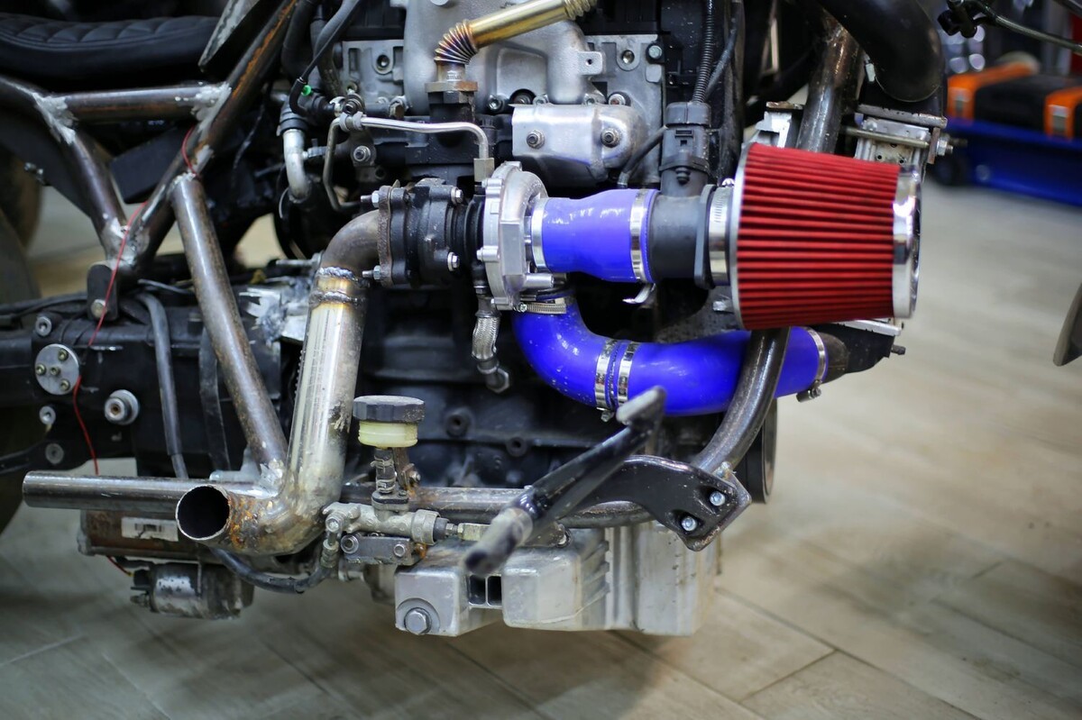 Рассказываем, как белорус примостил мотор 1.4 TDI от VW Polo на мотоцикл