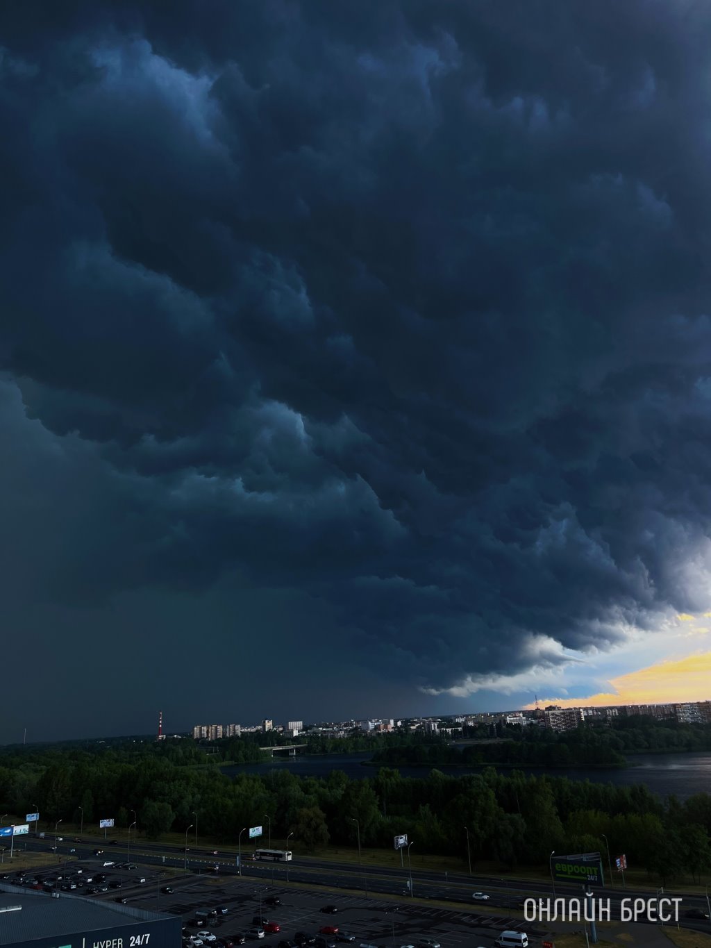 Так сегодня накрыло Брест! Красивая подборка фото и видео