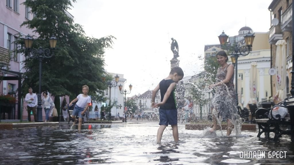 Где-то ливень, где-то только гром. Рябов рассказал, каким будет начало лета в Беларуси