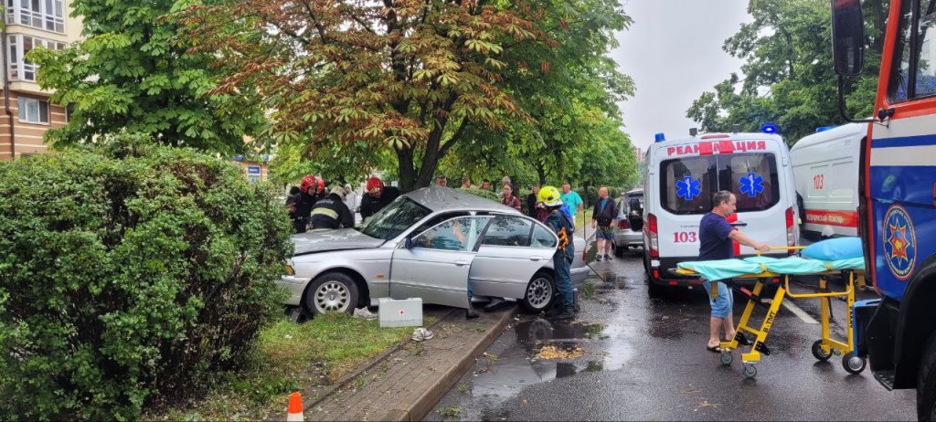 Как деблокировали пасcажира BMW в Бресте. МЧС показало видео Как деблокировали пасcажира BMW в Бресте. МЧС показало видео