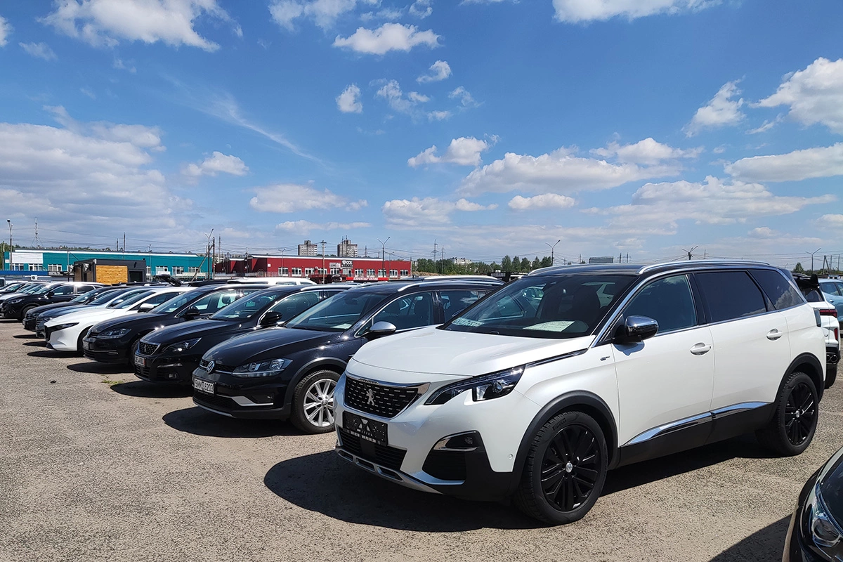 «Бэушка» из-за границы против новых авто: плюсы и минусы