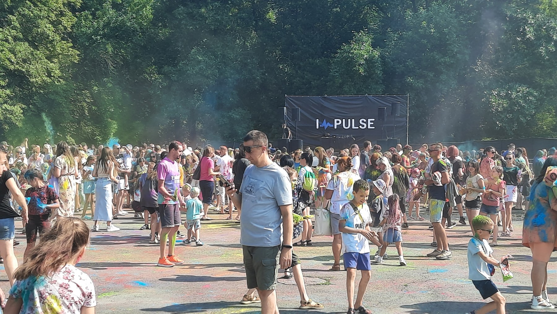 «Цветное безумие» и пенная вечеринка. Фестиваль Dreamfest в городском парке Бреста