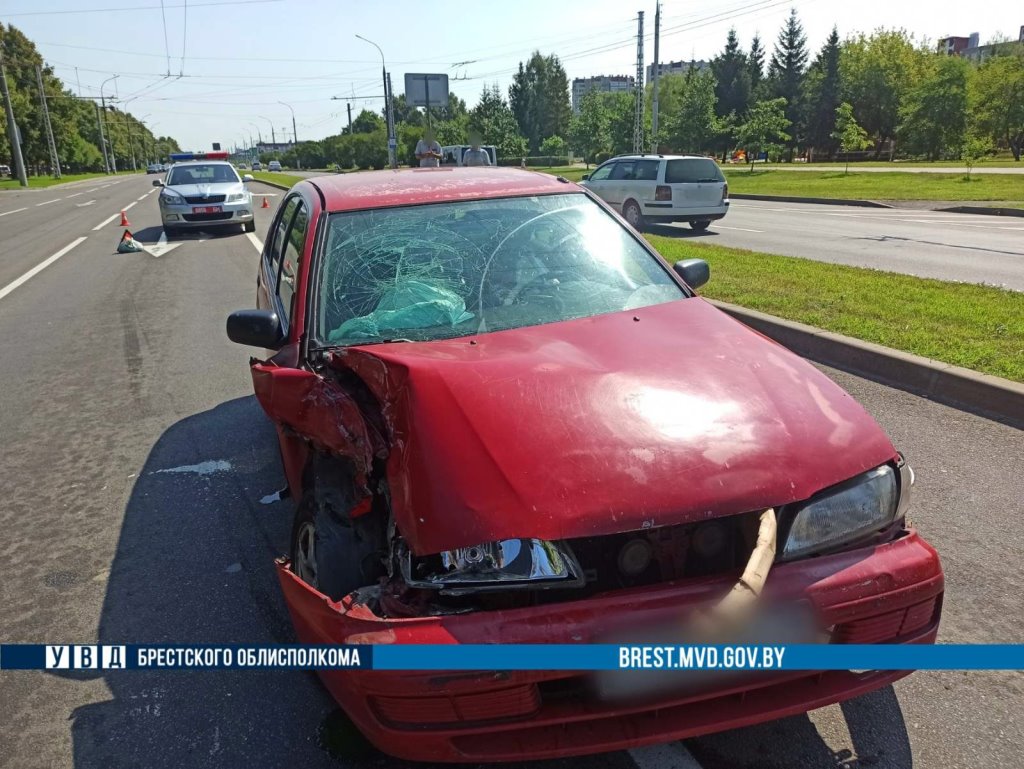 В Бресте Nissan врезался в автомобиль ГАЗ