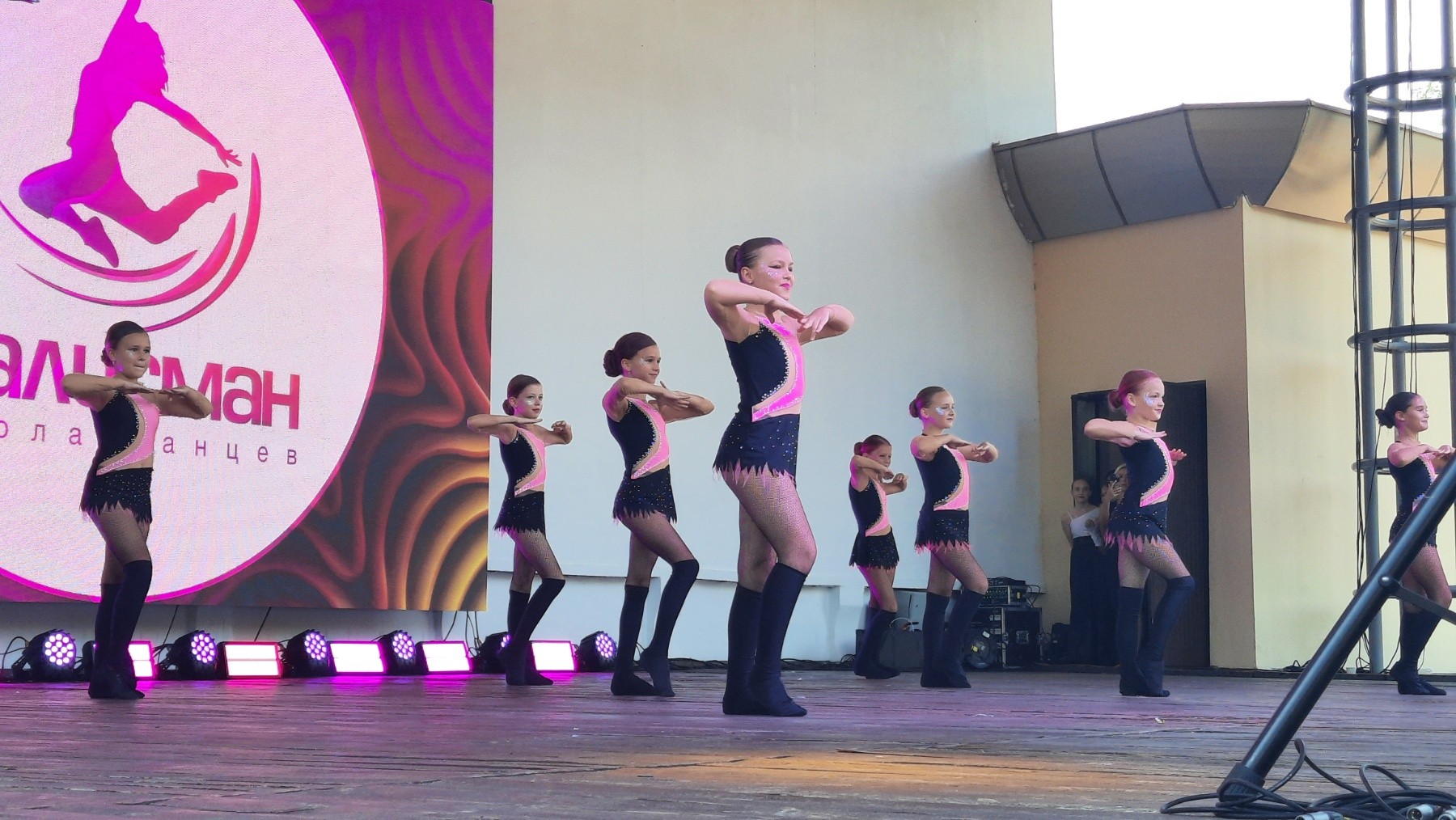 «Цветное безумие» и пенная вечеринка. Фестиваль Dreamfest в городском парке Бреста
