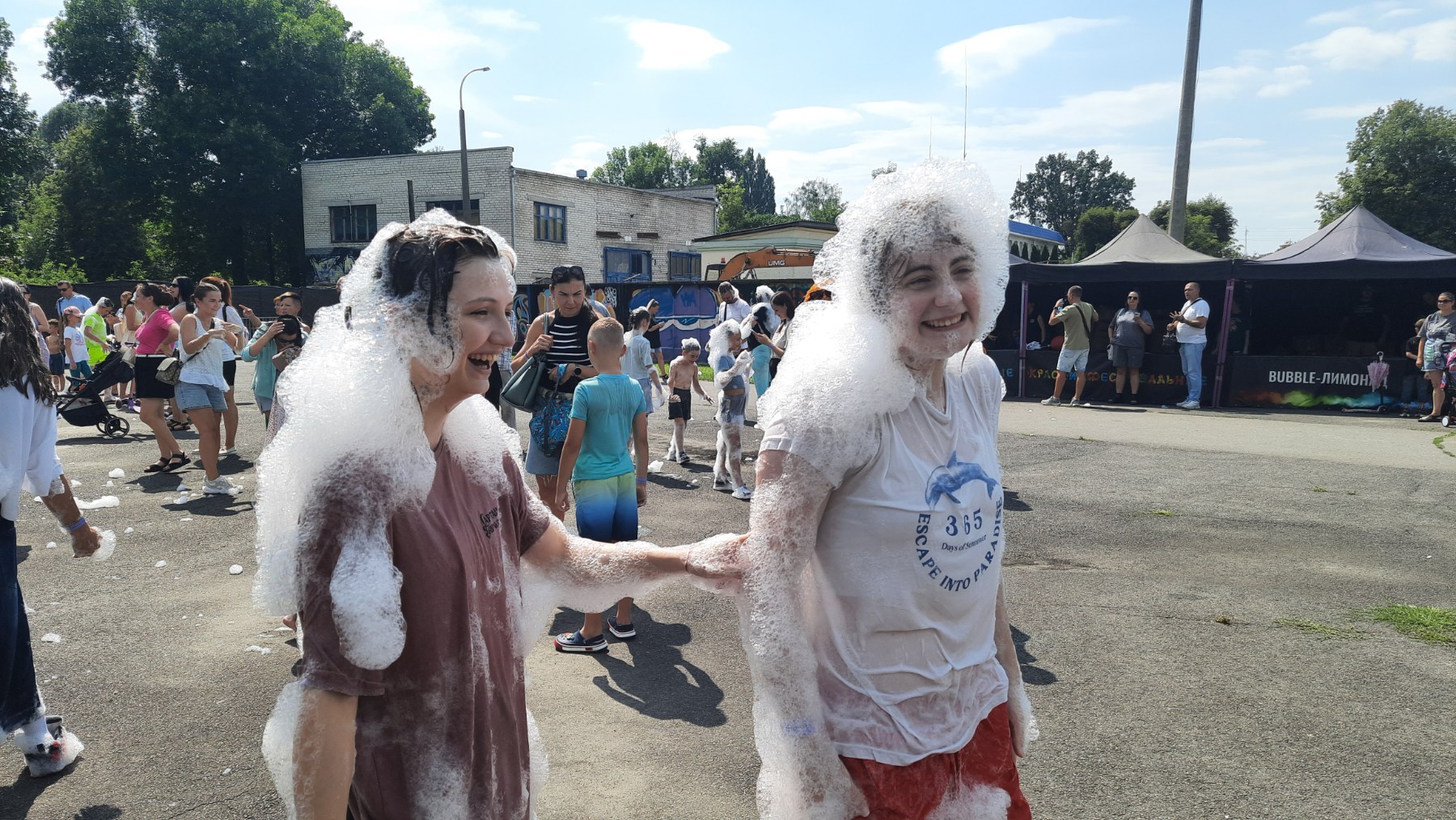 «Цветное безумие» и пенная вечеринка. Фестиваль Dreamfest в городском парке Бреста