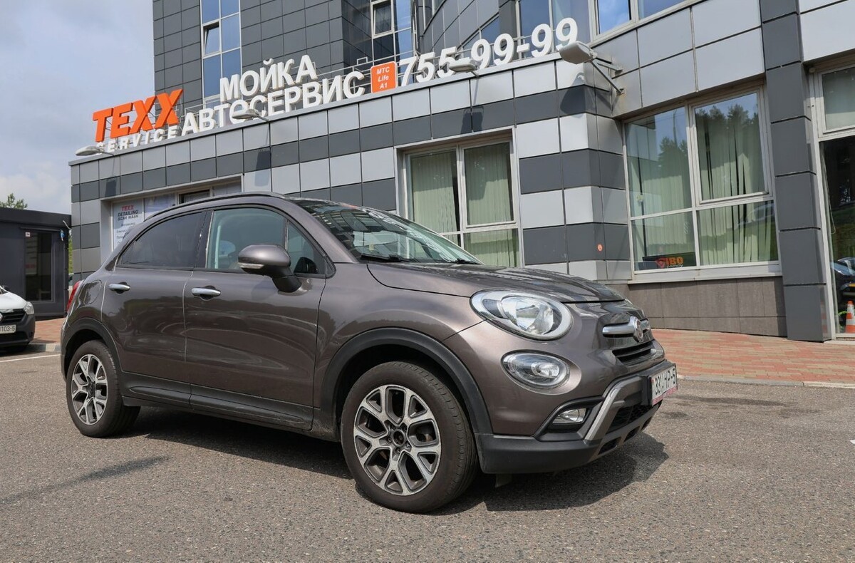 «Контрактный мотор из Владивостока — $600». Белорус пригнал Fiat 500X и четыре года не знает горя (почти)