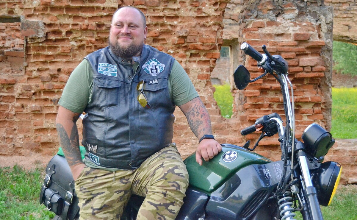 «Ни одного байкерского мероприятия не пропустил!» Житель Брестской области три года колесит на легендарном BMW R 1200C