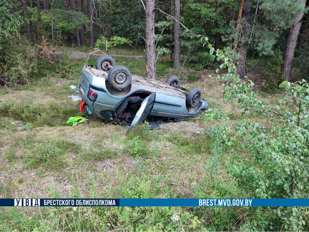 В Брестском районе перевернулся автомобиль