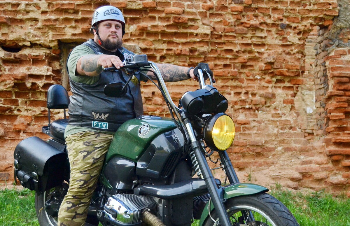 «Ни одного байкерского мероприятия не пропустил!» Житель Брестской области три года колесит на легендарном BMW R 1200C