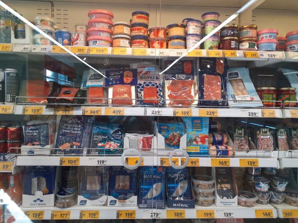 Белорусы собрали продуктовые корзины в Питере и Магадане и сравнили цены