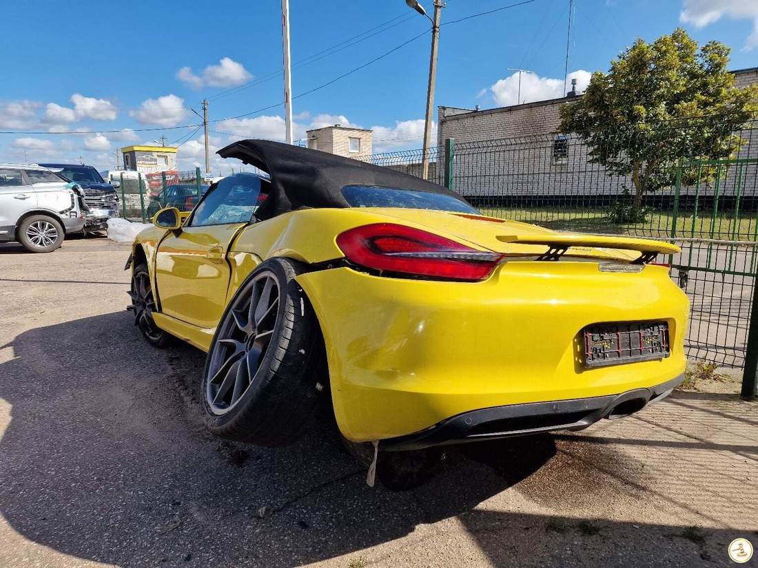 В Беларуси на аукцион выставили разбитый в ДТП Porshe. Вот какой была финальная ставка